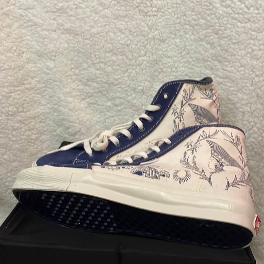 Rare Brand New Old School VanS Hard to find.
